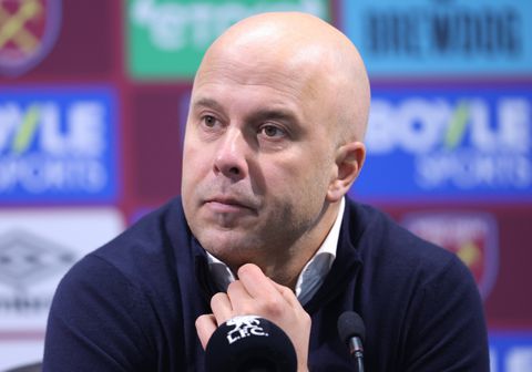 Arne Slot plotseling weer de gevierde man bij Liverpool: 'Dit was het recept dat de dokter had voorgeschreven'