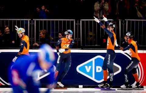 Nederlandse shorttrackploeg toont veerkracht: relaygoud ondanks ontbreken kopman