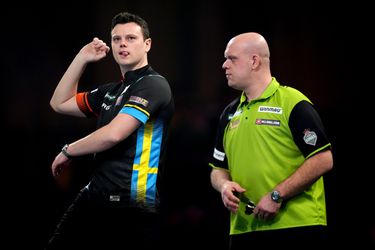 Bekijk hier de winnende leg van Michael van Gerwen tegen Jeffrey de Graaf in vierde ronde WK darts