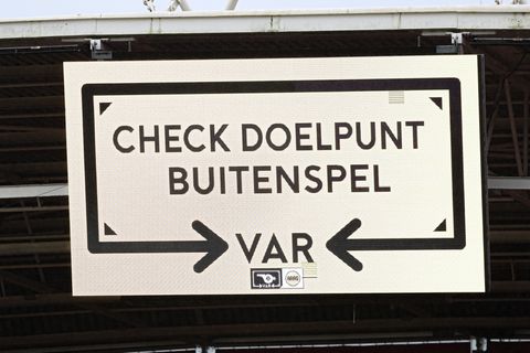 Buitenspelregel op de schop: FIFA overweegt aanpassing 'om spel aanvallender en mooier te maken'