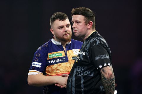 Vincent van der Voort verklaart emoties tijdens WK darts: 'Dan begrijp ik wel dat je erdoorheen zit'