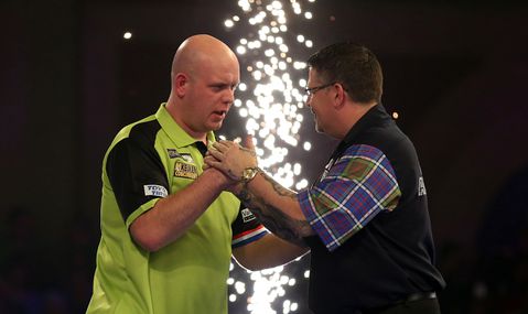 Michael van Gerwen 'kan niet omgaan' met nonchalante houding van tegenstander op WK: 'Dat vindt hij te makkelijk'