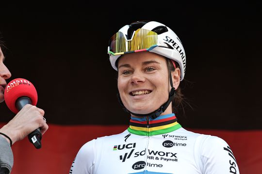 Belgische toprenster (30) bevestigt relatie met legendarische wielernaam (53): 'Ik kom niet meer alleen thuis'