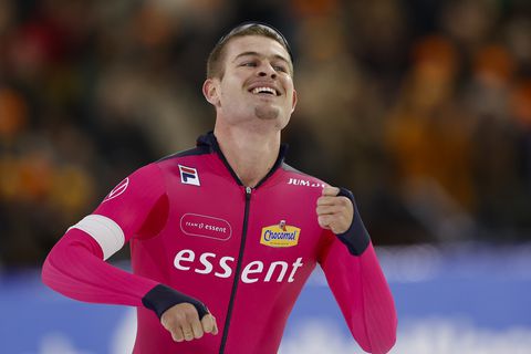 Topschaatser Joep Wennemars knuffelt Suzanne Schulting na 'schaatsfeestje': 'Nu mag ik los'