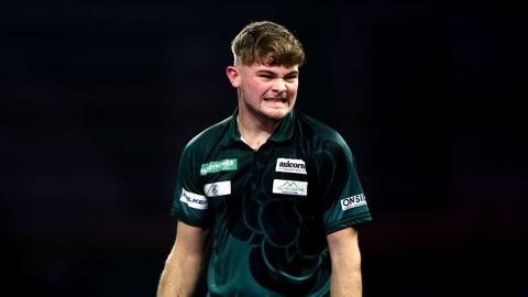 Tegenstander van topdarter Gian van Veen zit in zijn maag met vriendin: 'Dat breekt mijn hart'