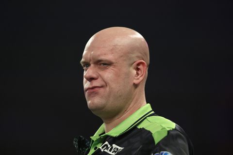 Balende topdarter Michael van Gerwen verzaakt op 'cruciale momenten' bij WK-exit: 'In die positie wil je niet komen'