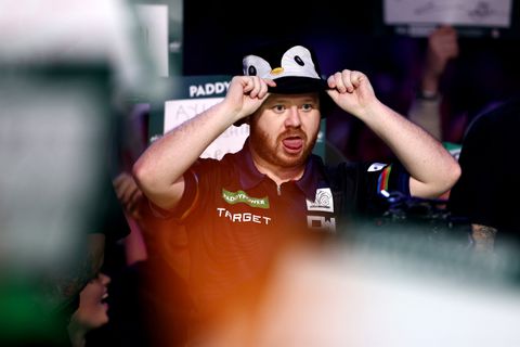 Grote verrassing van WK darts nam enorm risico: 'Ik gaf al ons spaargeld uit'