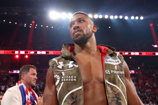 Nieuwe details over tragedie Anthony Joshua: topbokser met letsel in ziekenhuis, groot verdriet om overleden vrienden