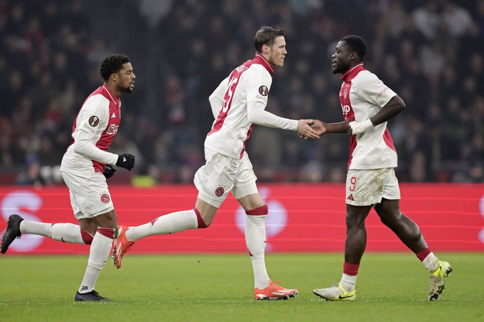 Ajax meldt tijdelijk vertrek overbodige spits: 'We snappen dat hij meer wil spelen'