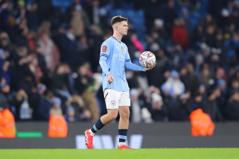 Voetballer onder vuur na bizarre actie met jonge fan: 'Hij vergeet wat echt belangrijk is'