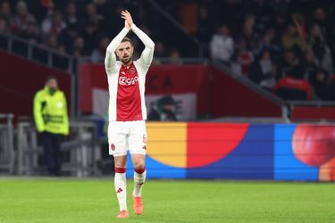 'Ajax teleurgesteld in Henderson: aanvoerder niet meer voor rede vatbaar en dreigt met werkweigering'