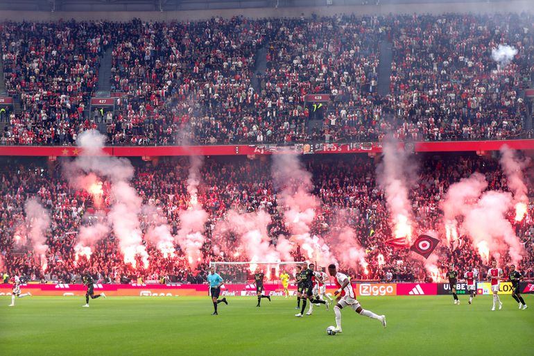 De Klassieker tussen Ajax en Feyenoord onder hoogspanning: 'Zij kunnen een mokerslag uitdelen'