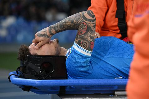 Napoli-trainer woest na zware blessure van aanvoerder: 'Dat maakt het voetbal kapot'