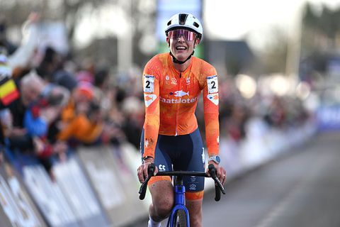 Tranen bij vriend van wereldkampioene Lucinda Brand: 'Haar kracht is dat ze het weg kan stoppen'