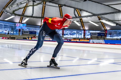 Schaatsbondscoach erkent impact op concurrente Joy Beune onderschat te hebben: 'Ze bezweek onder de druk'