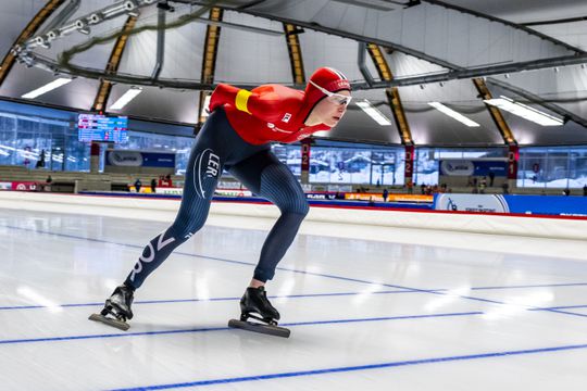 Schaatsbondscoach erkent impact op concurrente Joy Beune onderschat te hebben: 'Ze bezweek onder de druk'