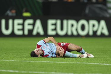 Feyenoord voelt zich geroepen te reageren op 'onjuiste conclusies' over blessure Shaqueel van Persie