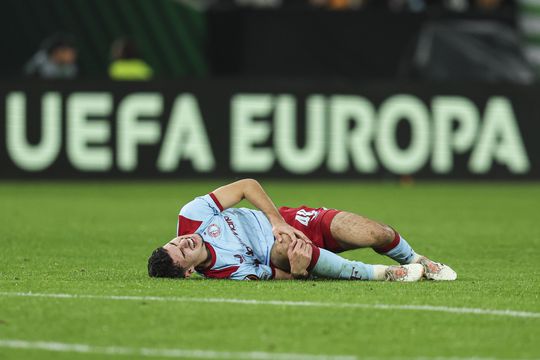 Feyenoord voelt zich geroepen te reageren op 'onjuiste conclusies' over blessure Shaqueel van Persie