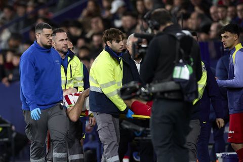 Enorme schrik bij Atletico Madrid: ex-spits FC Groningen na keiharde botsing buiten bewustzijn