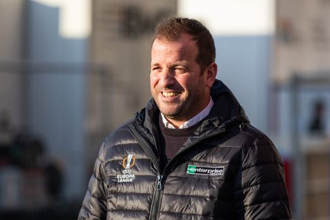 Voetbalicoon Rafael van der Vaart blikt terug op vulgair moment met vader: 'Die stond daar met zijn gulp open'