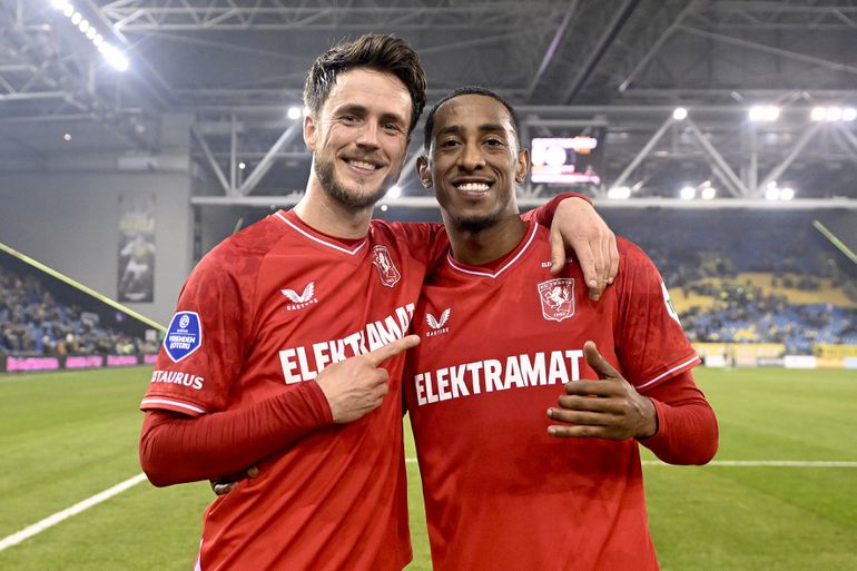 Ricky van Wolfswinkel steunt Joshua Brenet namens Twente-selectie: 'Gaan dit jaar samen afmaken'