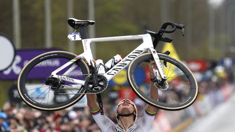 'De koning van de Ronde': Belgische media lyrisch over Mathieu van der Poel