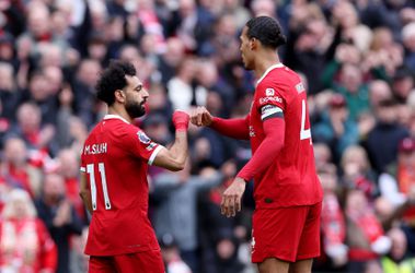 Mohamed Salah passeert Verbruggen en schiet Liverpool naar overwinning en koppositie