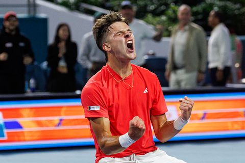 Tennistalent (19) dat Novak Djokovic versloeg doet bijzondere onthulling: 'Omdat hij aan het lunchen was!'