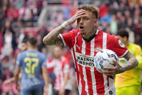 Enorme rode plek bij PSV’er Noa Lang zorgt voor discussie: 'Is dat nu slim?'