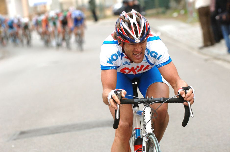 Nederlandse wielrenner viel in zwart gat door pensioen: 'Ik stond huilend naar peloton te kijken'
