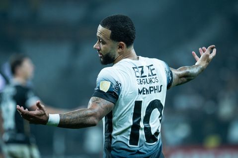 Afwezige Memphis Depay zorgt voor opvallend moment tijdens belangrijke wedstrijd Corinthians