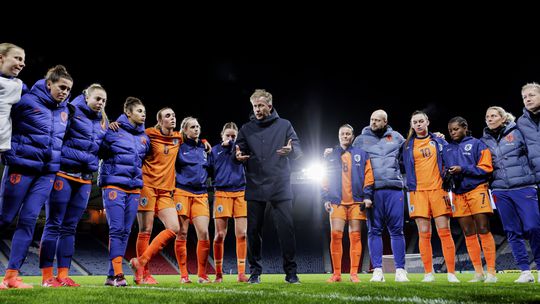 Bondscoach Andries Jonker waarschuwt voor Oranje Leeuwinnen: 'Ik vind dat we dat moeten uitspreken'