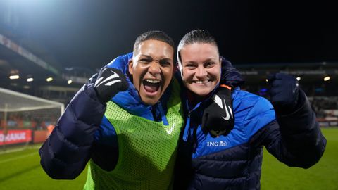 Oranje Leeuwin heeft na heftige periode emotionele boodschap voor 'maatje': 'Samen lachen, samen huilen'