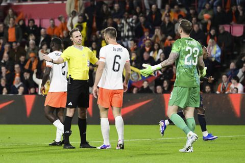 Oranje op rapport na vreselijk oefenduel: routiniers vallen door de mand, klein lichtpuntje voor Ronald Koeman