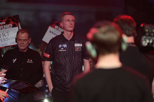 Topdarter Wessel Nijman breekt door magische grens na nieuw succes bij PDC: 'Ik leef het droomleven'