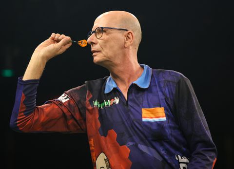 Nederlandse ex-topdarter 'maakt zich belachelijk' op live televisie: 'Gewoon leugens'