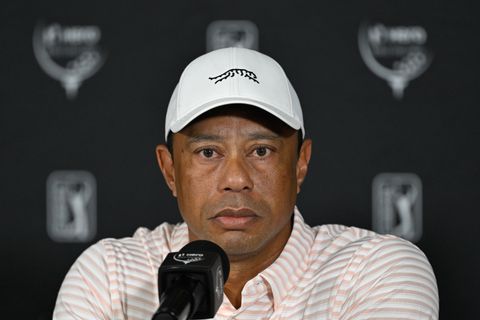 Sporticoon Tiger Woods (50) ontkent heftige beschuldiging na zwaar auto-ongeluk