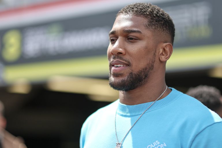 'Topbokser Anthony Joshua voert gesprekken met Londense voetbalclub voor investering'