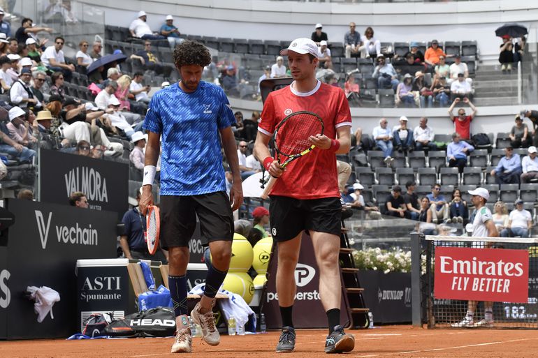 Griekspoor meldt zich af voor dubbel op Roland Garros: Haase en Van de Zandschulp boeken succes