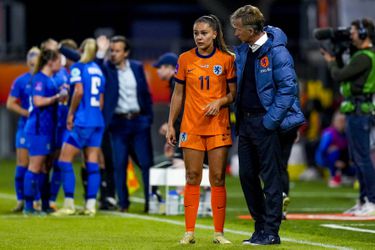 Andries Jonker lovend na afscheid van Lieke Martens: 'Lieke is één van de allergrootste voetbalsters die er is'