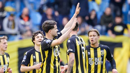 Leegloop bij Vitesse: club neemt afscheid van veel spelers, jeugdexponenten mogen wel blijven