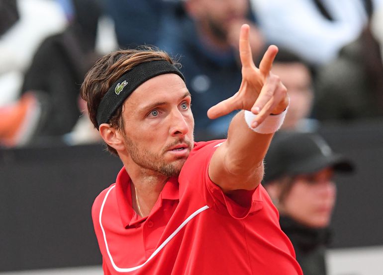 Tennisser schopt zichzelf de wedstrijd uit op Roland Garros terwijl hij voorstond: 'Ik heb het verpest'