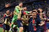Weergaloos PSG schrijft historie met winst Champions League, Denzel Dumfries beleeft nachtmerrie in München