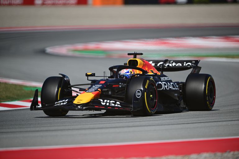 Max Verstappen blijft verliezen van oppermachtig McLaren bij derde vrije training GP van Spanje