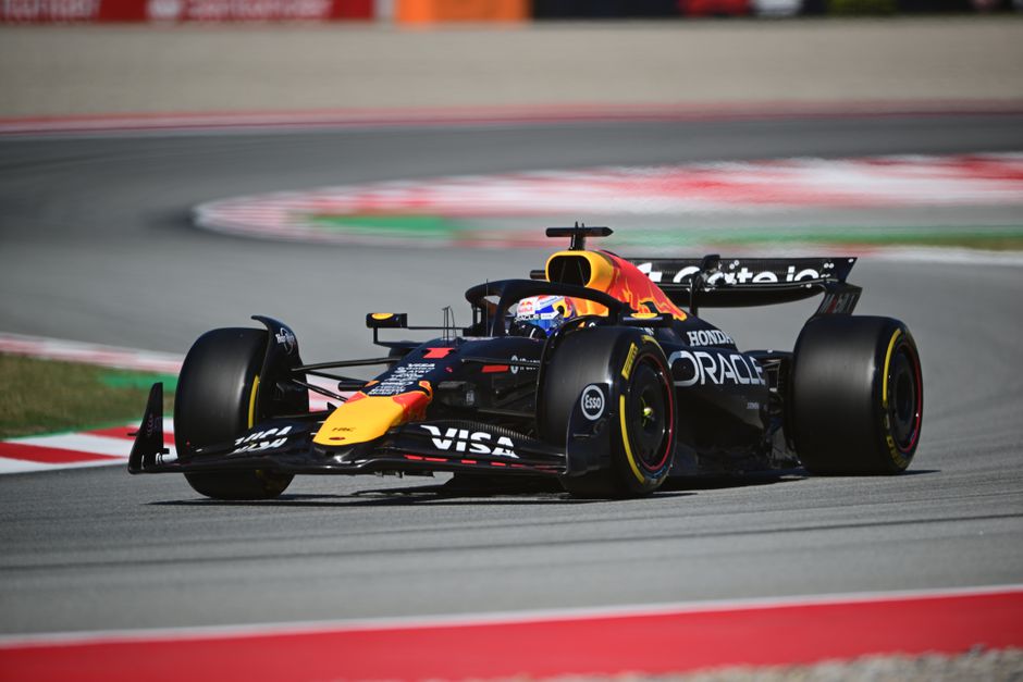 Max Verstappen blijft verliezen van oppermachtig McLaren bij derde vrije training GP van Spanje