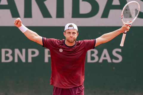 Toptennisser Tallon Griekspoor schrijft historie op Roland Garros en houdt Nederlandse eer hoog