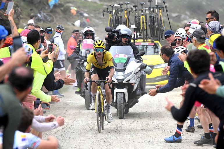 Giro d'Italia op zijn kop: Simon Yates grote winnaar door tactisch meesterplan Visma-Lease a Bike