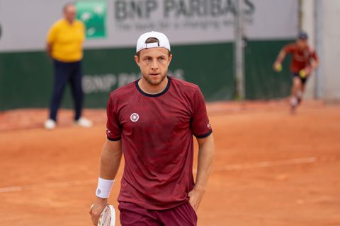Umpire benadeelt Tallon Griekspoor op Roland Garros: Nederlandse toptennisser in discussie