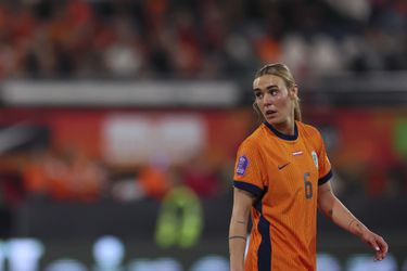 Topvoetbalster Jill Roord openhartig over overstap naar 'oude liefde': 'Een héél moeilijke keuze'