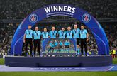 Scheidsrechter Dennis Higler begaat blunder bij huldiging Champions League-finale: 'Het is lullig'